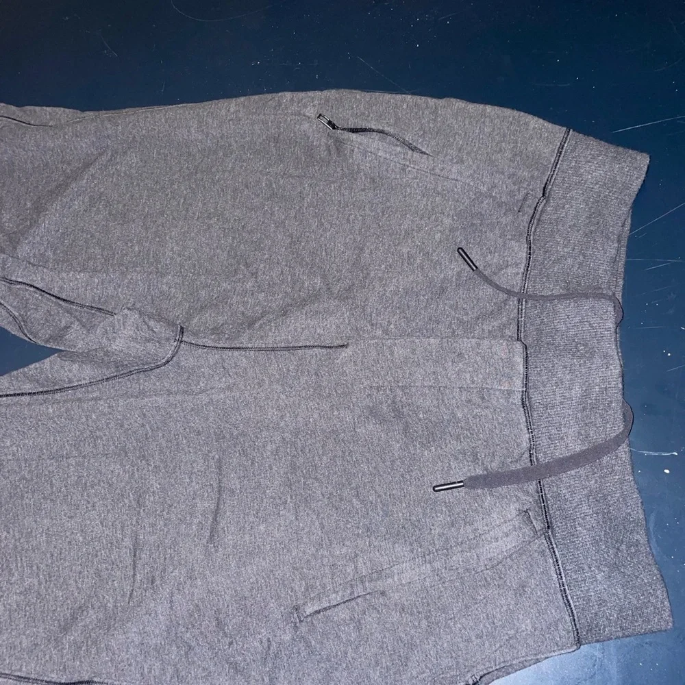 NWOT Lulu Lemon sweat pants. Medium. Tapered at the bottom - Picture 2 of 5